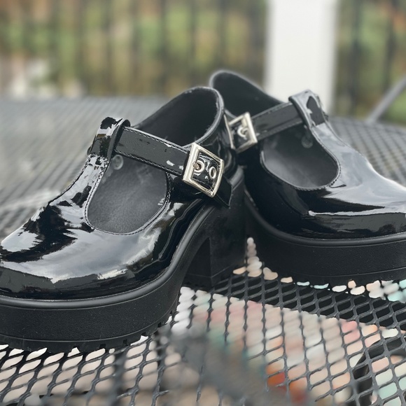 KOI Mary Jane - Picture 1 of 2